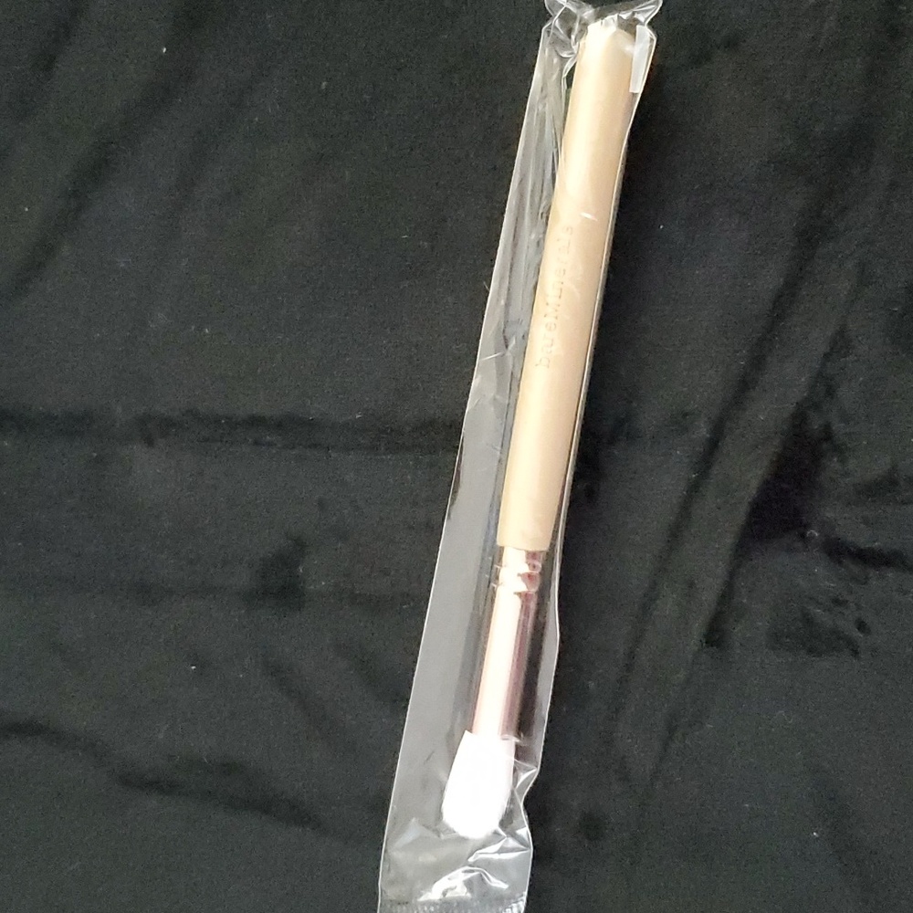 BareMinerals Soft Focus Eyeshadow Brush